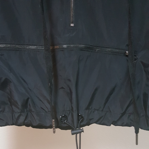 S FASHION NOVA LIGHTWEIGHT BLACK CROPPED WINDBREAKER TOP W MOCK KANGAROO POCKET - Picture 4 of 7